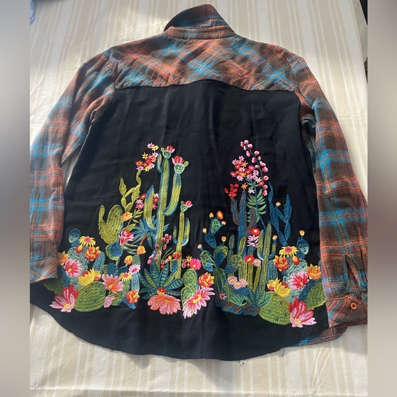 ANDREE BY UNIT Women’s multi color Boho Plaid Long sleeve With Embroidered back - Picture 4 of 8